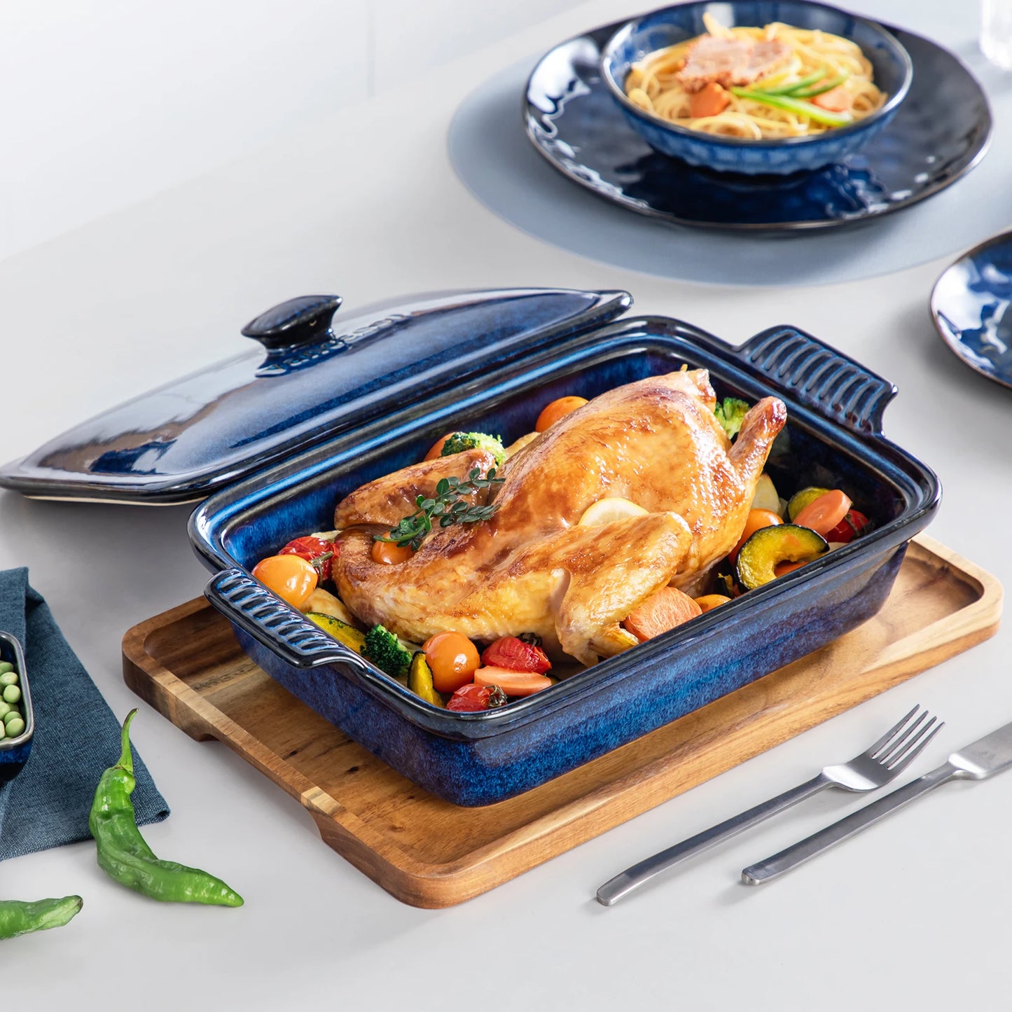 Casserole Baking Dish with lid; Stoneware casserole; Microwave safe