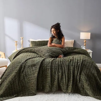 Plush Velvet Quilt - for King Size Beds, Lightweight Comforter,